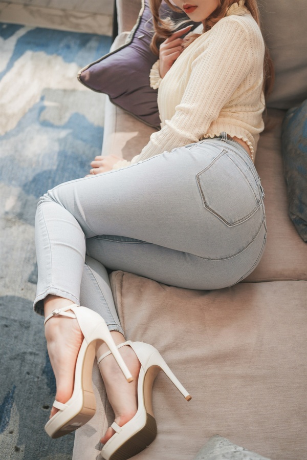 5 Key Differences Between Denim Vs Jeans