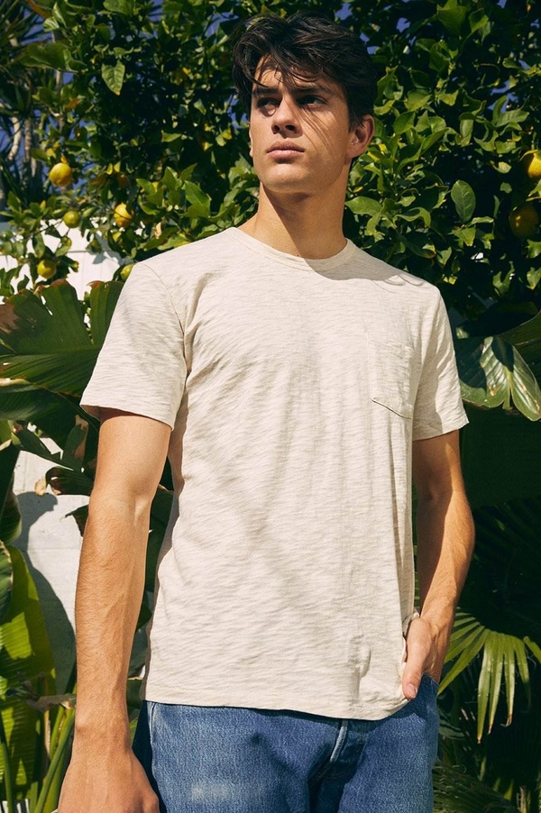 What Makes the Perfect Curved Hem Men’s T-shirt