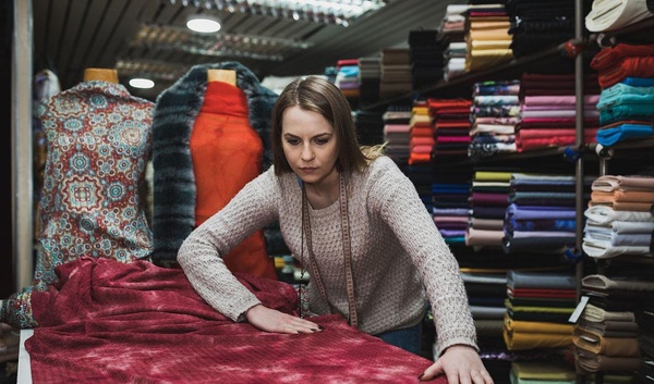 How to Start a Clothing Brand in 14 Easy Steps (2025)